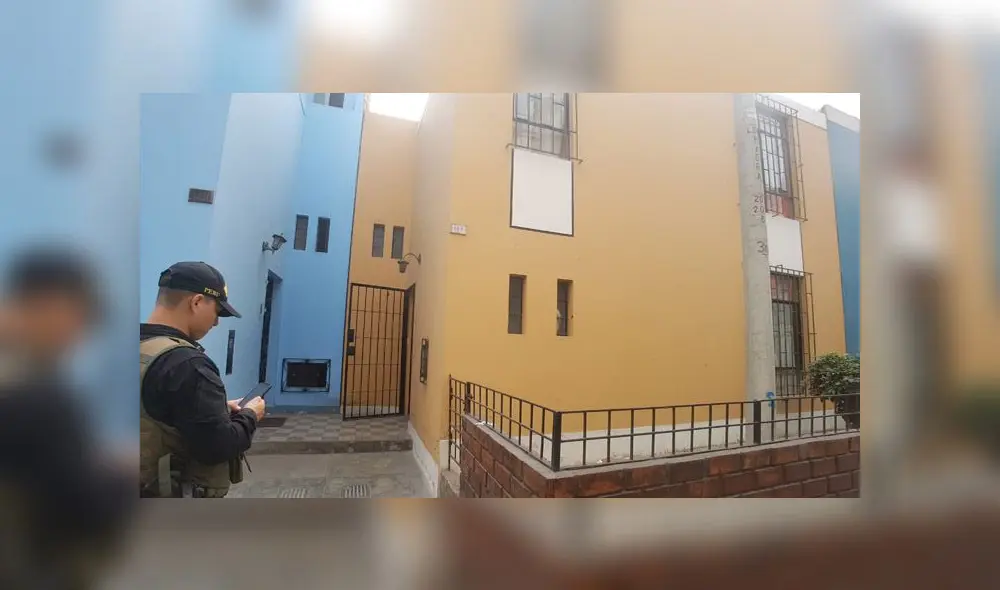 Fue el fuerte olor que salía de la casa 167 lo que llamó la atención de vecinos. (Foto: Grace Mora / La República)