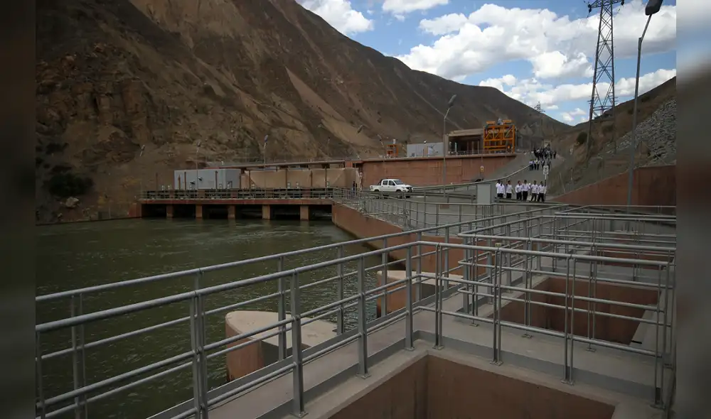 Gobierno Regional de Arequipa sucribió contrato para iniciar hidroeléctricas Lluta y Lluclla