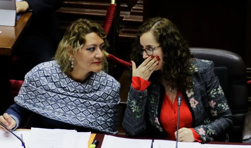 La Comisión de Cosntitución, liderado por Rosa Bartra, modifica la esencia de la propuesta del Ejecutivo. Foto: La República.