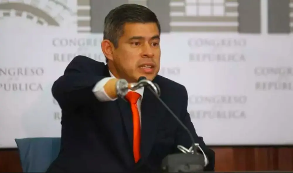 Luis Galarreta y Patricia Juárez acompañan a Fujimori Higuchi en la primera y segunda vicepresidencia, respectivamente. Foto: La República Luis Galarreta y Patricia Juárez acompañan a Fujimori Higuchi en la primera y segunda vicepresidencia, respectivamente. Foto: La República