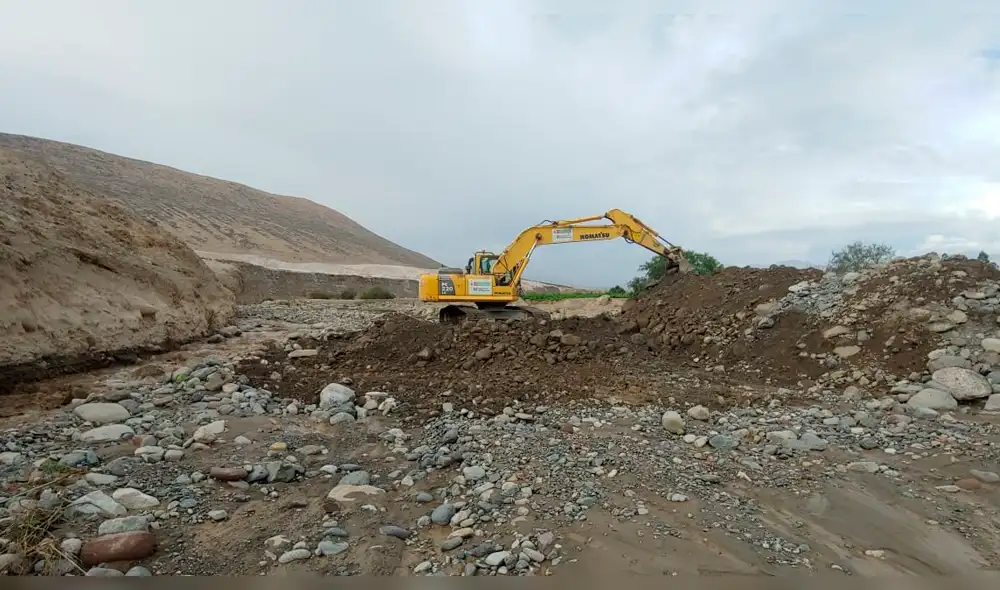 Limpieza de zona permitirá evitar inundaciones ante lluvias.