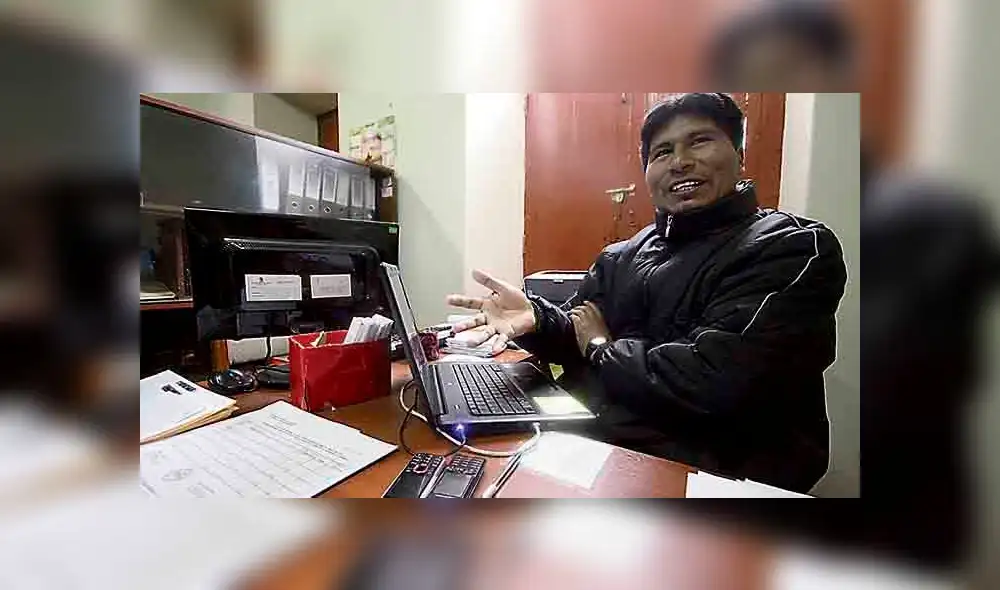 Candidato de Puno quiere debatir a través de celular Candidato de Puno quiere debatir a través de celular