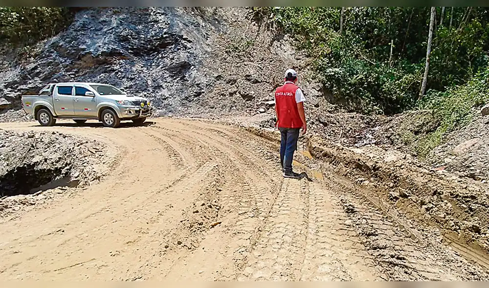 In situ. Representantes de la Contraloría inspeccionaron obra.
