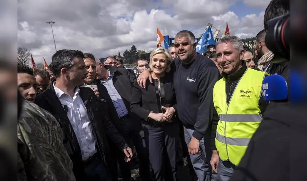 Le Pen inicia campaña por la segunda vuelta con una emboscada a Macron Le Pen inicia campaña por la segunda vuelta con una emboscada a Macron