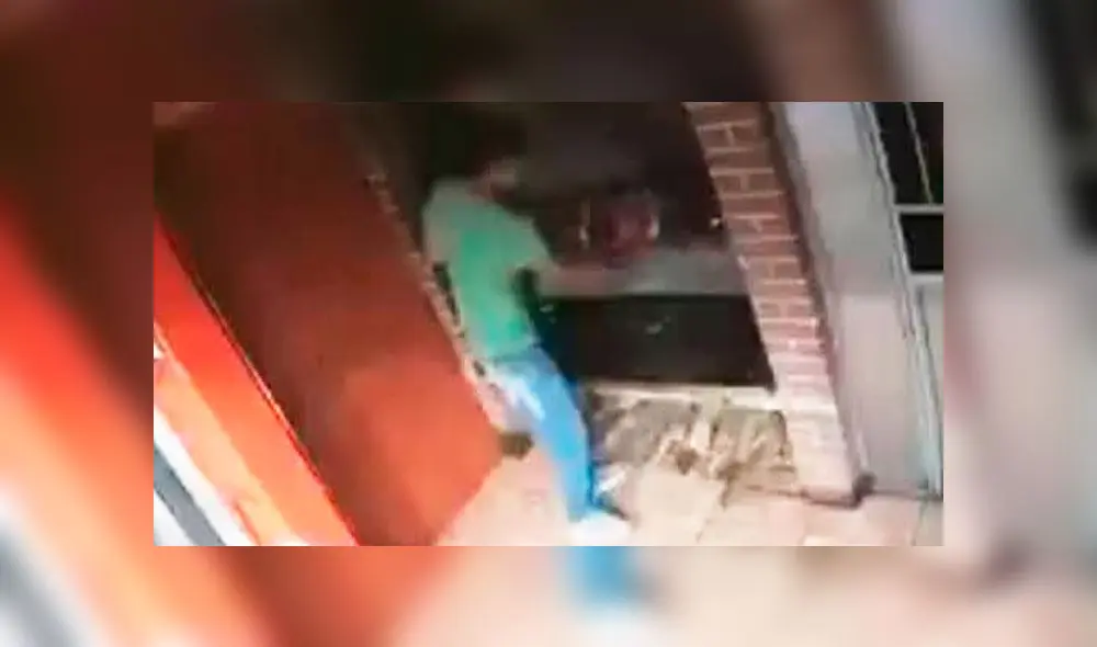 Hombre arriesga su vida al meterse a un horno para robarse un pollo rostizado [VIDEO]