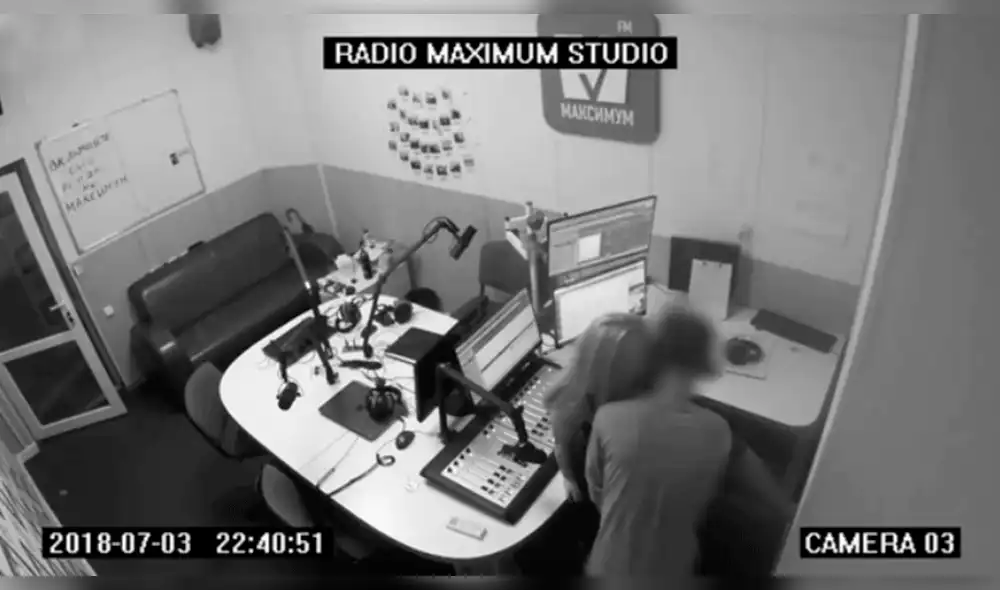 En Facebook: Video de pareja teniendo relaciones en una cabina de radio se viraliza