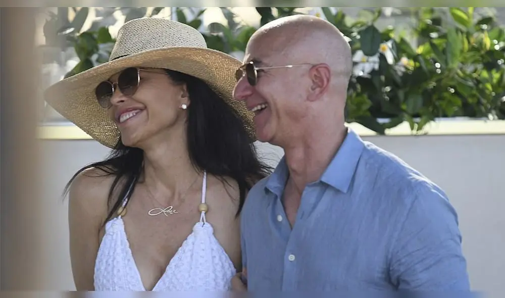 El empresario multimillonario fue descubierto manteniendo una relación clandestina con la presentadora de televisión Lauren Sánchez. El empresario multimillonario fue descubierto manteniendo una relación clandestina con la presentadora de televisión Lauren Sánchez.