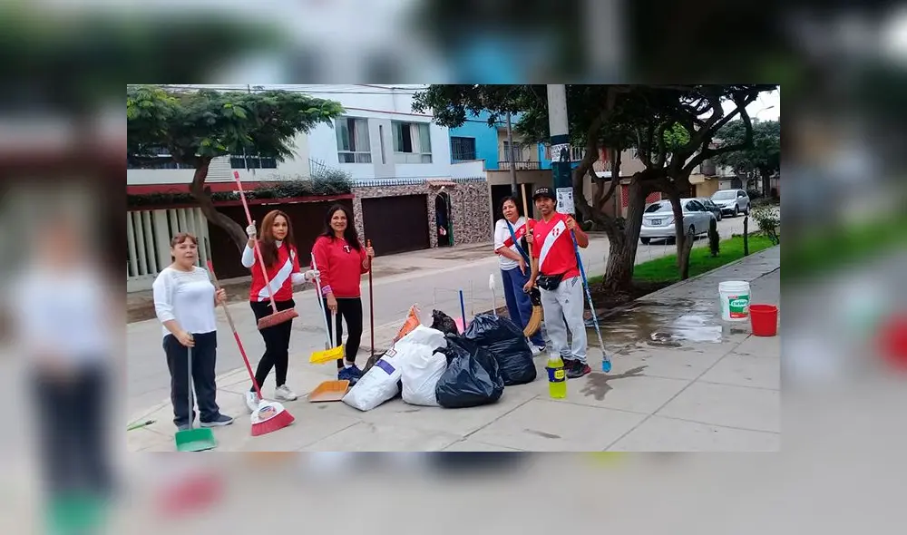 La Victoria: vecinos barren calles y recogen basura. La Victoria: vecinos barren calles y recogen basura.