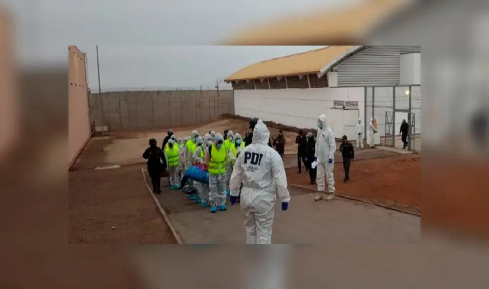 People swab their mouths for the test at a coronavirus testing site in Los Angeles, California on September 4, 2020. - Testing sites for COVID-19 operating in Los Angeles County will close for the Labour Day weekend due to the extreme heat that is forecast to hit southern California. (Photo by Frederic J. BROWN / AFP) People swab their mouths for the test at a coronavirus testing site in Los Angeles, California on September 4, 2020. - Testing sites for COVID-19 operating in Los Angeles County will close for the Labour Day weekend due to the extreme heat that is forecast to hit southern California. (Photo by Frederic J. BROWN / AFP)