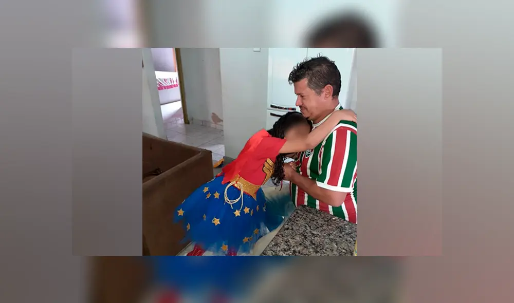 Desliza a la izquierda para ver cómo quedó el disfraz de la pequeña hecho por su padre. (Foto: Facebook) Desliza a la izquierda para ver cómo quedó el disfraz de la pequeña hecho por su padre. (Foto: Facebook)