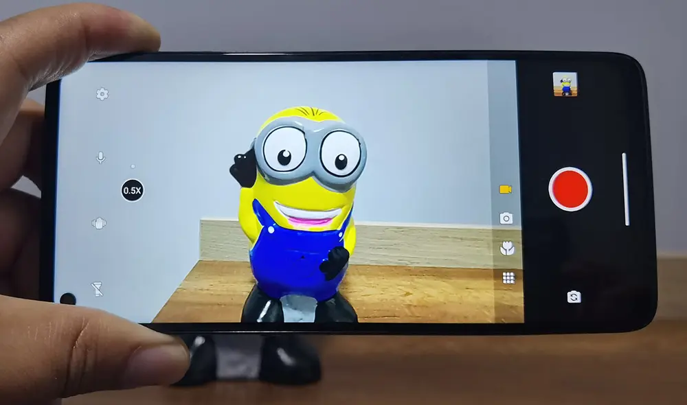 Tomando fotografías con la cámara del Moto G9 Plus. Foto: Edson Henriquez