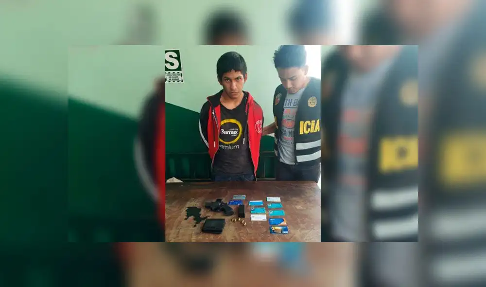 Capturaron a ladrón que pertenece a banda dedicada a asaltar autos con armas falsas. Créditos: PNP. Capturaron a ladrón que pertenece a banda dedicada a asaltar autos con armas falsas. Créditos: PNP.