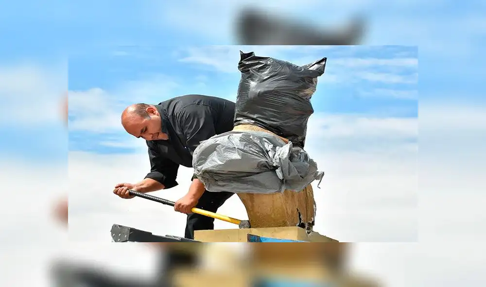 El ministro interino de Deportes de Bolivia, Milton Navarro, fue protagonista del acto efectuado este lunes. Foto: EFE El ministro interino de Deportes de Bolivia, Milton Navarro, fue protagonista del acto efectuado este lunes. Foto: EFE