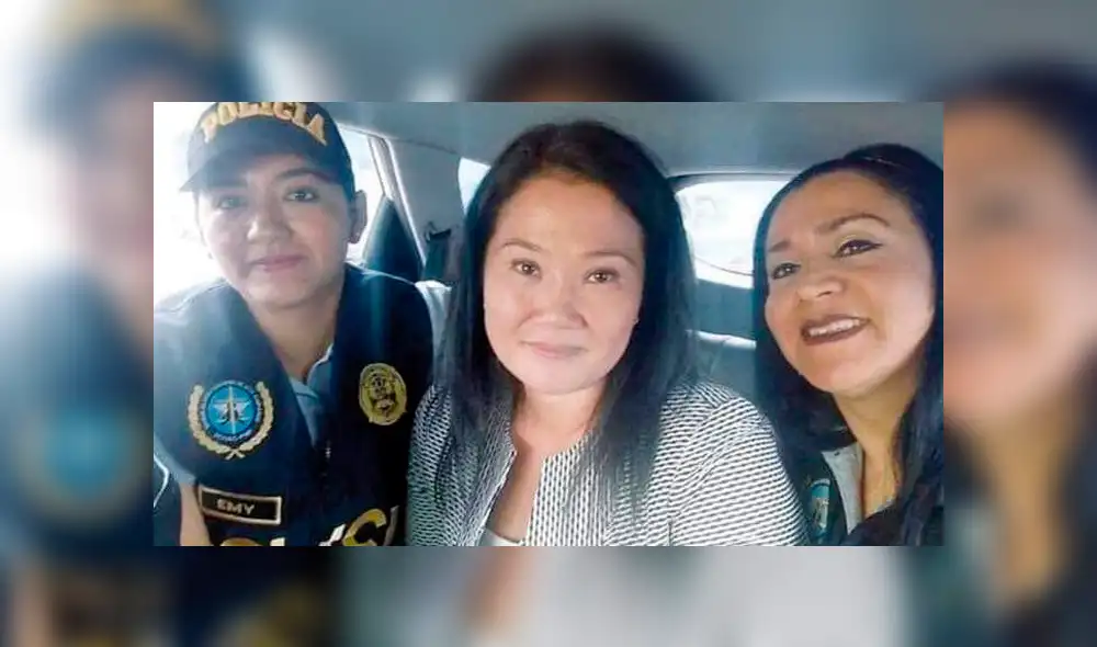 Facebook Viral: El popular selfie de Keiko Fujimori con policías fue parodiado por grupo de chicas en Halloween