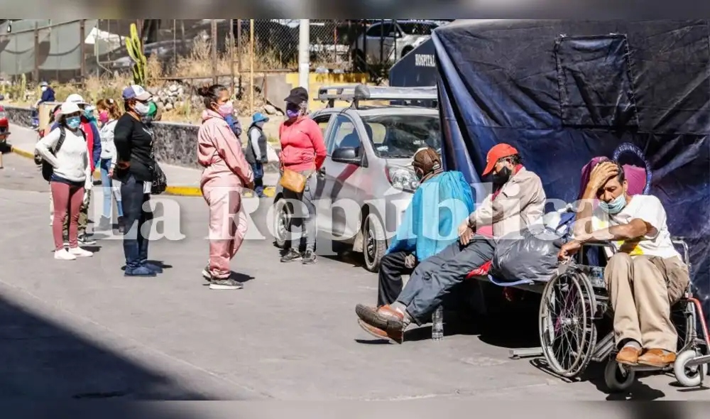 Colapso hospitales en Arequipa.