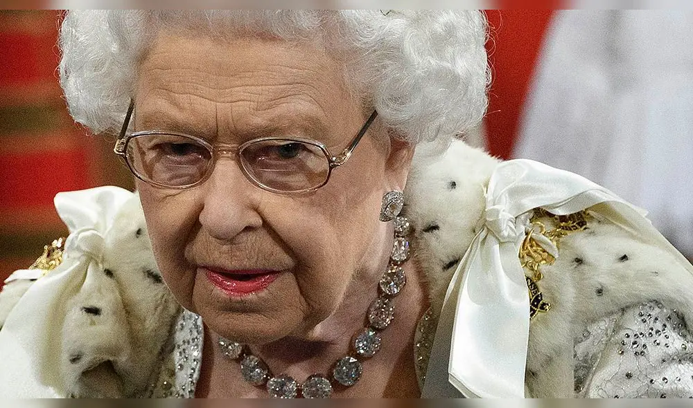 Reina Isabel II habría censurado documental que expone intimidad de los Windsor