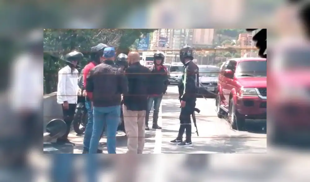 Personas que no se identificaron trataron de secuestrar al equipo de seguridad de Juan Guaidó. Foto: Twitter Personas que no se identificaron trataron de secuestrar al equipo de seguridad de Juan Guaidó. Foto: Twitter