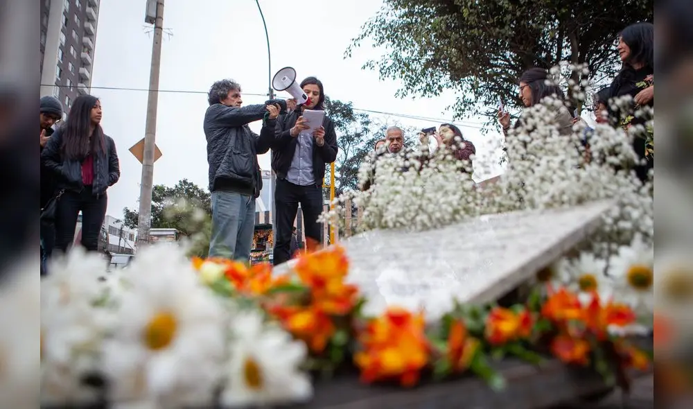 Lectura de poemas de Varela, a cargo de Paulo César Peña, gestor cultural. Créditos: Centro Cultural de España.