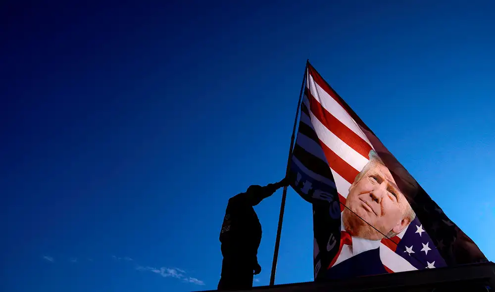 Los simpatizantes de Trump sostienen el discurso de que Biden se impuso con un "fraude masivo". Foto: EFE