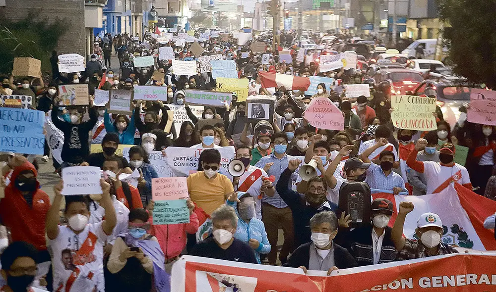 Chiclayo. Multitudinarias son las marchas que todos los días se realizan en esta ciudad norteña. Y dicen que no pararán. Foto: Clinton Medina/La República Chiclayo. Multitudinarias son las marchas que todos los días se realizan en esta ciudad norteña. Y dicen que no pararán. Foto: Clinton Medina/La República