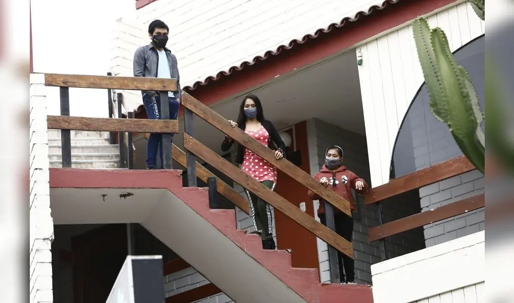 Ciudadanos de Cusco permanecen encerrados en hotel de Lima porque su alcalde no paga estadía. Créditos: Marco Cotrina / La República. Ciudadanos de Cusco permanecen encerrados en hotel de Lima porque su alcalde no paga estadía. Créditos: Marco Cotrina / La República.