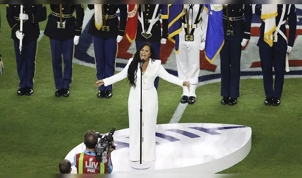 La cantante americana deleitó a los asistentes del Super Bowl con una impresionante interpretación del himno nacional. (Foto: AFP) La cantante americana deleitó a los asistentes del Super Bowl con una impresionante interpretación del himno nacional. (Foto: AFP)