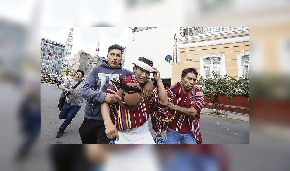 Continúa el paro y otra comunidad reclama atención