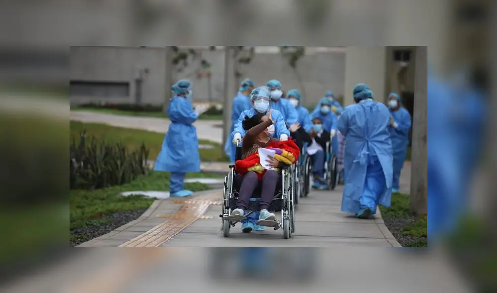 Pacientes recuperados retornan a sus hogares agradecidos con el personal que los atendió. (Foto: EsSalud)
