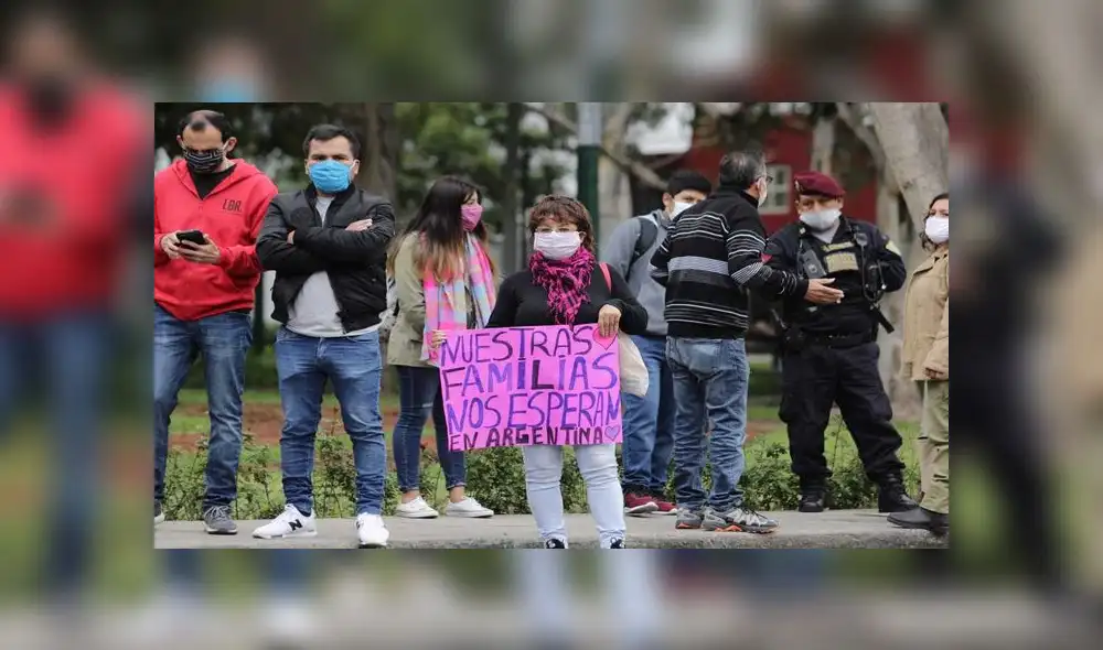 Ellos esperan reencontrarse con sus familias. Créditos: John Reyes / La República