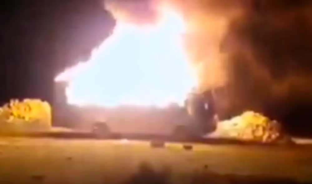 Bus quemado en Chamaca. Foto: difusión