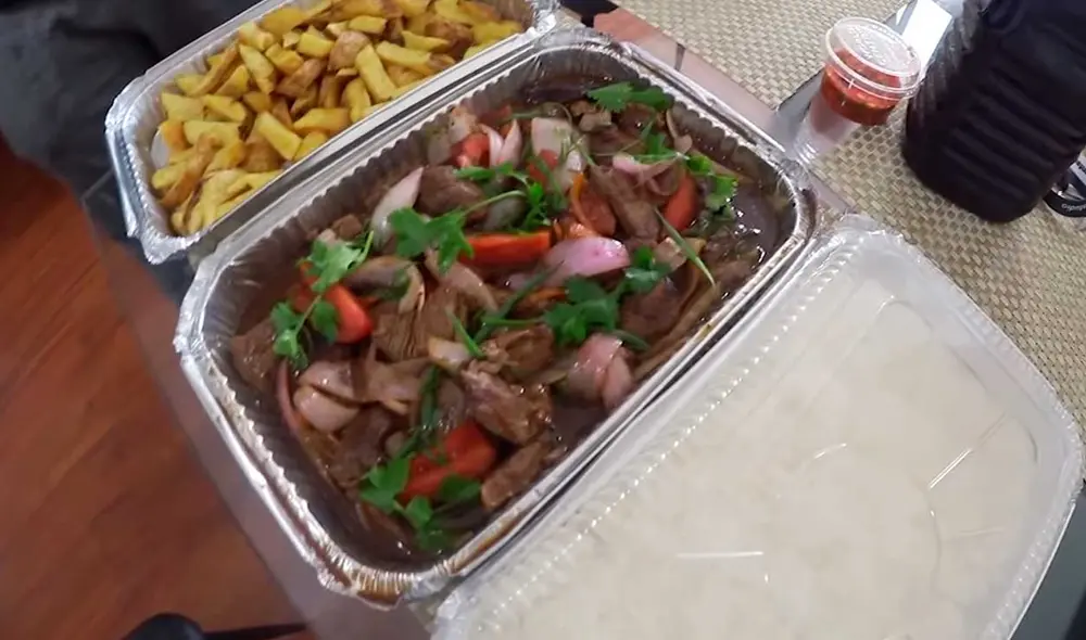 Desliza las imágenes para ver la presentación de este suculento platillo ofrecido en un restaurante peruano. Foto: Captura de YouTube/El Cholo mena Desliza las imágenes para ver la presentación de este suculento platillo ofrecido en un restaurante peruano. Foto: Captura de YouTube/El Cholo mena