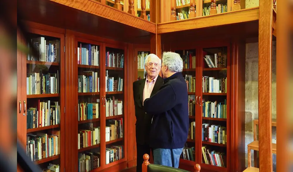 ESCRITOR MARIO VARGAS LLOSA EN TU TIERRRA NATAKLAREQUIPA RODANDO UN DOCUMENTAL 