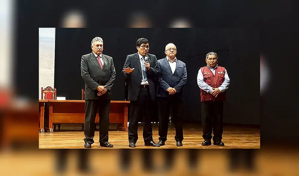 En Moquegua. Premier Zeballos se reunió con dirigentes de agricultores. Les propuso se vuelvan a sentar en mesa de diálogo.