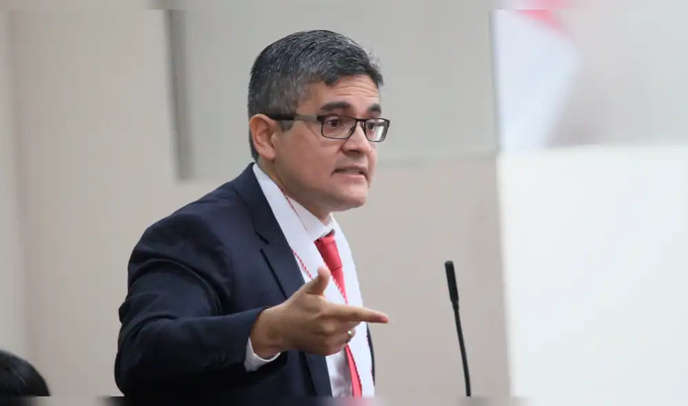 ¿En qué universidad estudió el fiscal José Domingo Pérez?