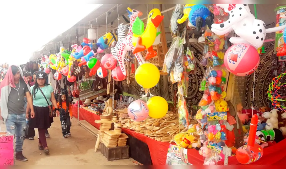Inauguran tradicional feria de Todos Los Santos. Fuente: Agencia Andina. Inauguran tradicional feria de Todos Los Santos. Fuente: Agencia Andina.