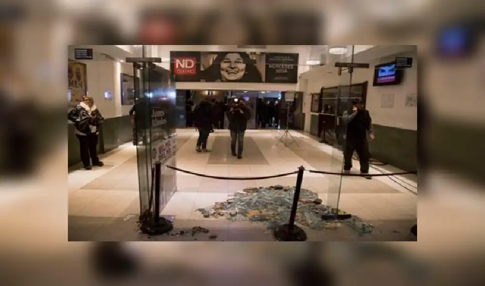 Atacan teatro argentino que presentaba película sobre activista asesinado Atacan teatro argentino que presentaba película sobre activista asesinado