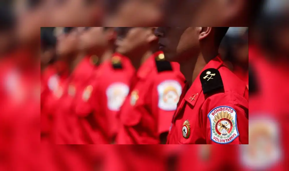 Condecorarán a primera promoción de bomberos voluntarios. Créditos: Mauricio Malca / La República.