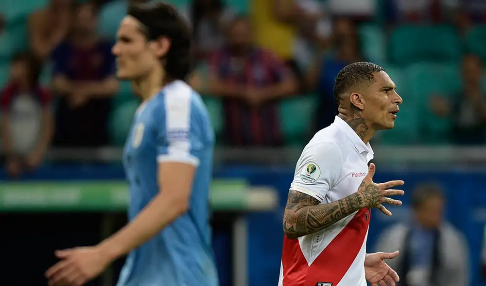Edinson Cavani se enfrentó a Paolo Guerrero en la Copa América 2019. | Foto: AFP