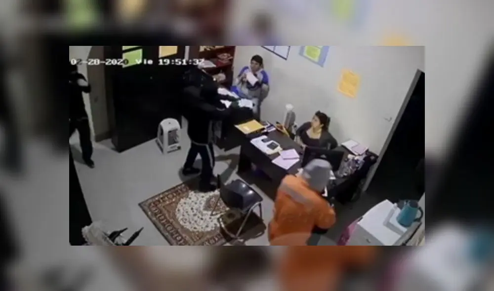 Los delincuentes usaron overoles naranjas y cascos de obreros para ingresar al lugar. Los delincuentes usaron overoles naranjas y cascos de obreros para ingresar al lugar.