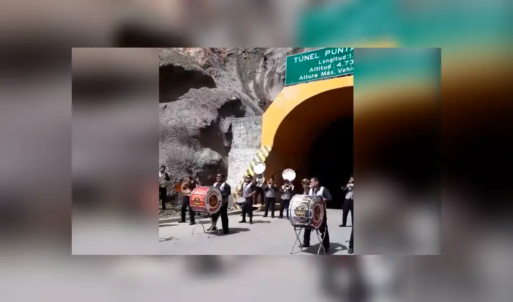 Facebook viral: Orquesta peruana detiene tránsito para tocar huayno y turistas ‘zapatean’ [VIDEO]