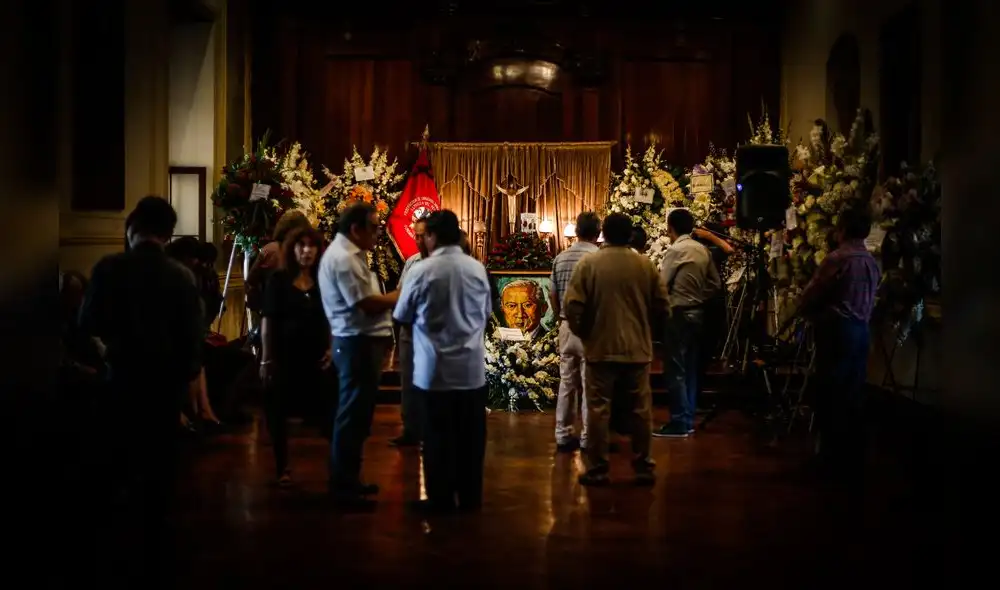 Velan al periodista y maestro César Lévano [FOTOS]
