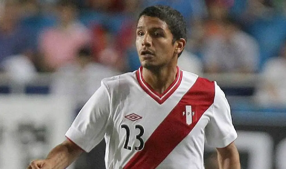 Reimond Manco viene ayudando a las familias más necesitadas con productos de primera necesidad.