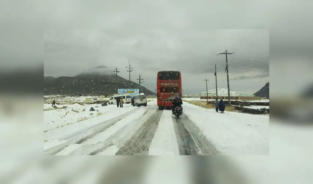 Vía Zepita - Pomata en Puno amaneció este lunes cubierta de nieve [FOTOS]
