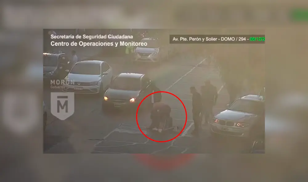 Lo matan a golpes a la salida de una discoteca y arrojan su cuerpo cerca de una ambulancia [VIDEO]