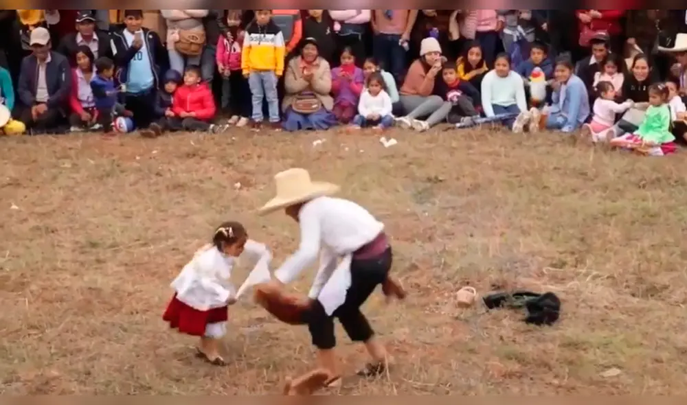 Los aplausos del público fueron constantes durante baile. Los aplausos del público fueron constantes durante baile.
