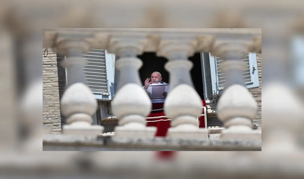 Pope Francis addresses worshipers on June 21, 2020 during the weekly Angelus prayer from a window of the apostolic palace over looking St. Peter's square in the Vatican, as the city-state eases its lockdown aimed at curbing the spread of the COVID-19 infection, caused by the novel coronavirus. (Photo by ANDREAS SOLARO / AFP) Pope Francis addresses worshipers on June 21, 2020 during the weekly Angelus prayer from a window of the apostolic palace over looking St. Peter's square in the Vatican, as the city-state eases its lockdown aimed at curbing the spread of the COVID-19 infection, caused by the novel coronavirus. (Photo by ANDREAS SOLARO / AFP)