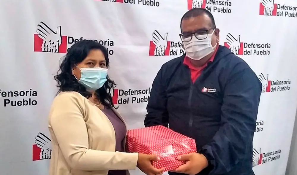 Docente manifestó su agradecimiento a los organizadores del certamen. Foto: Difusión