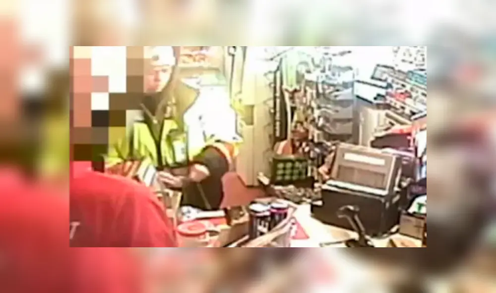 Captan a mujer bebiendo cerveza mientras conduce un bus con 32 escolares [VIDEO]