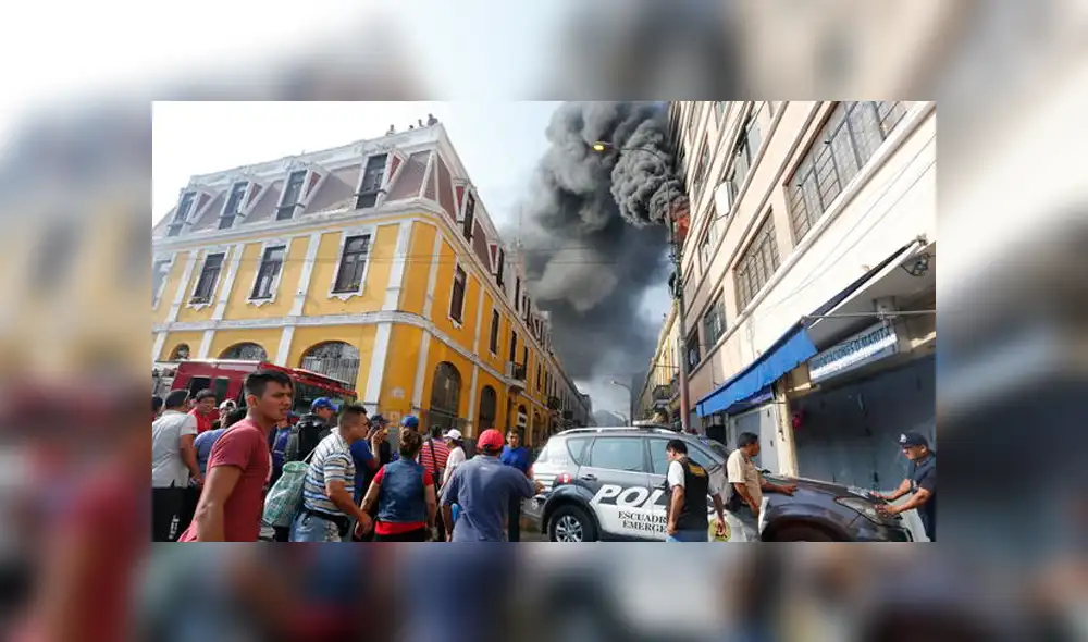 Incendio cerca a Mesa Redonda alarmó a vecinos y comerciantes