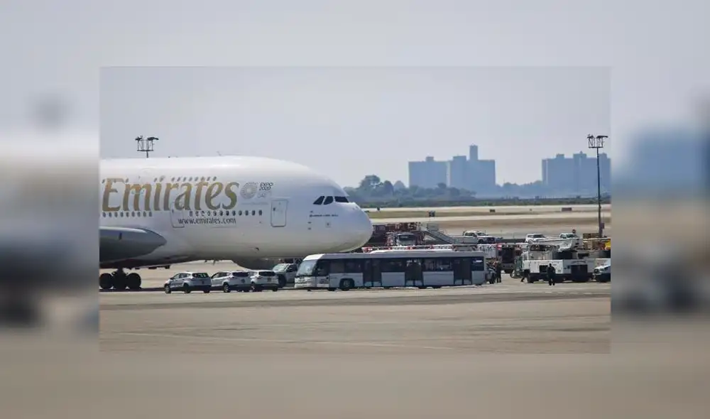 Potente rayo roza avión a punto de despegar y pasajeros se salvan de milagro